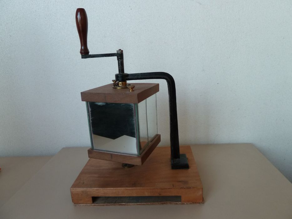 instrument de démonstration en optique (miroir tournant), vue générale - © Ministère de la Culture (France), Conservation des antiquités et des objets d'art de l'Indre, tous droits réservés 