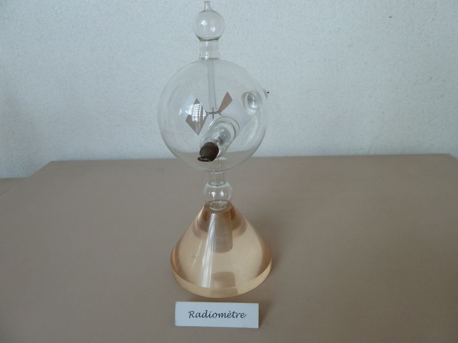 instrument de mesure des phénomènes ondulatoires électromagnétiques (radiomètre), vue générale - © Ministère de la Culture (France), Conservation des antiquités et des objets d'art de l'Indre, tous droits réservés 