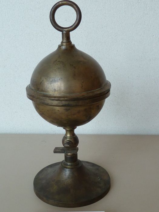 instrument de démonstration de phénomènes physiques dit hémisphères de Magdebourg, vue générale - © Ministère de la Culture (France), Conservation des antiquités et des objets d'art de l'Indre – Tous droits réservés 