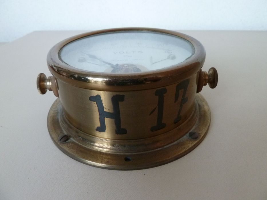 instrument de mesure de forces électromotrices (voltmètre), vue générale - © Ministère de la Culture (France), Conservation des antiquités et des objets d'art de l'Indre, tous droits réservés 