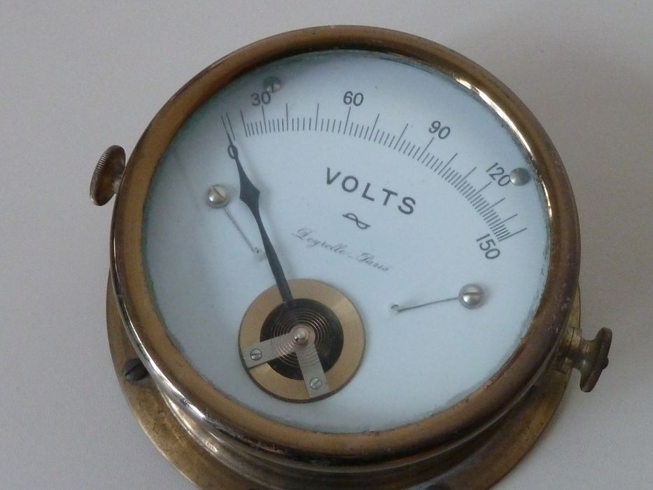 instrument de mesure de forces électromotrices (voltmètre), vue générale - © Ministère de la Culture (France), Conservation des antiquités et des objets d'art de l'Indre – Tous droits réservés 