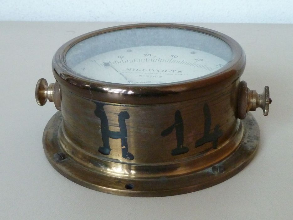 instrument de mesure de forces électromotrices (millivoltmètre), vue générale - © Ministère de la Culture (France), Conservation des antiquités et des objets d'art de l'Indre, tous droits réservés 