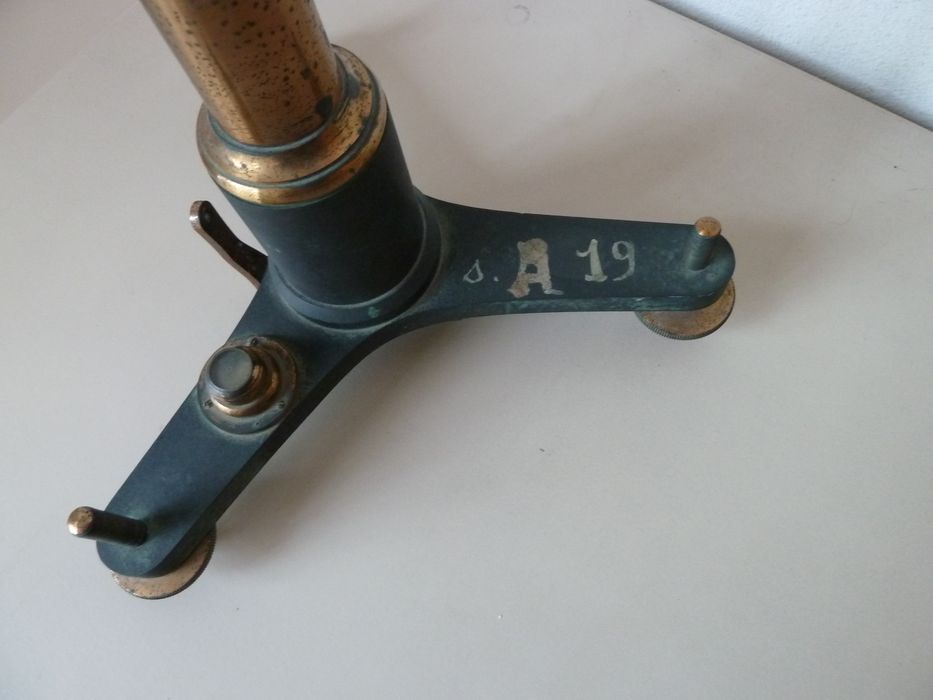 instrument de mesure des masses (balance), détail du pied - © Ministère de la Culture (France), Conservation des antiquités et des objets d'art de l'Indre, tous droits réservés 
