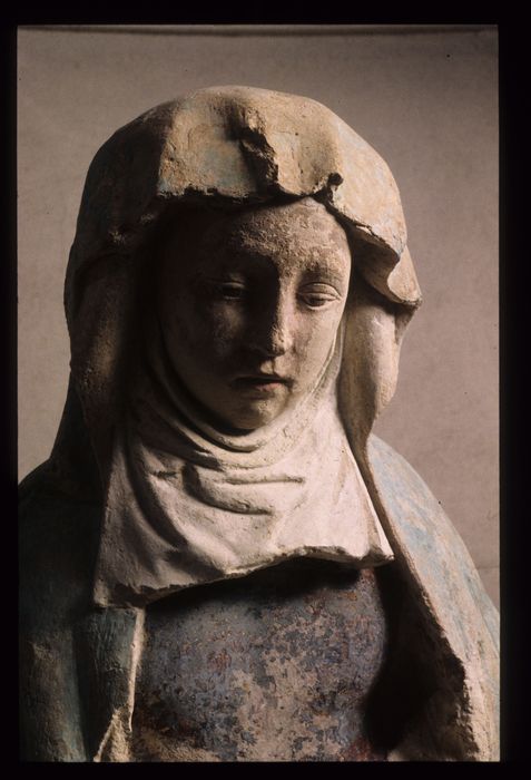 statue : Vierge de Pitié, vue partielle