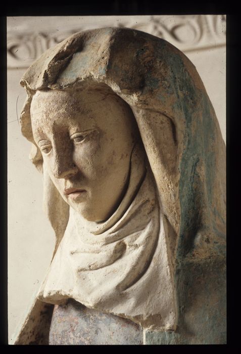 statue : Vierge de Pitié, vue partielle