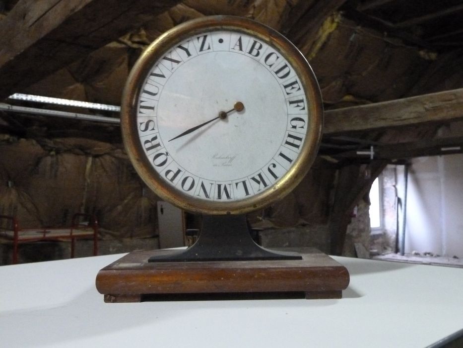 lycée Jean-Giraudoux : générateur de particules (générateur de particules électriques) dit de Ruhmkorff, vue générale - © Ministère de la Culture (France), Conservation des antiquités et des objets d'art de l'Indre, tous droits réservés 