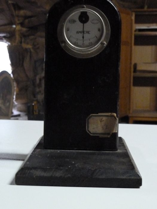 instrument de mesure de forces électromotrices (ampèremètre) (n°1), vue générale - © Ministère de la Culture (France), Conservation des antiquités et des objets d'art de l'Indre, tous droits réservés 