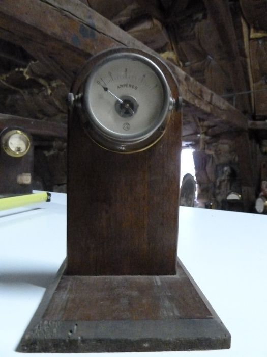 instrument de mesure de forces électromotrices (ampèremètre) (n°3), vue générale - © Ministère de la Culture (France), Conservation des antiquités et des objets d'art de l'Indre – Tous droits réservés 