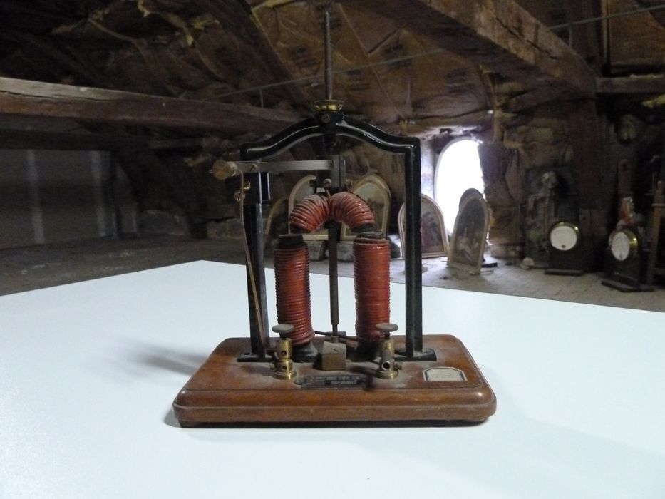 instrument de mesure des grandeurs magnétiques (électroaimant), vue générale - © Ministère de la Culture (France), Conservation des antiquités et des objets d'art de l'Indre, tous droits réservés 