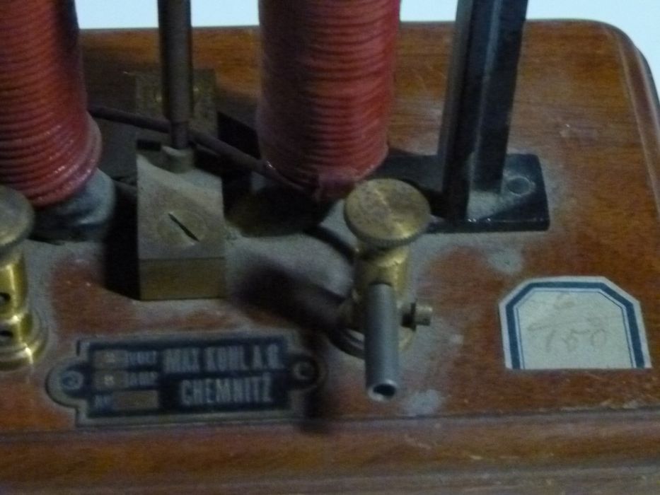 instrument de mesure des grandeurs magnétiques (électroaimant), détail - © Ministère de la Culture (France), Conservation des antiquités et des objets d'art de l'Indre, tous droits réservés 