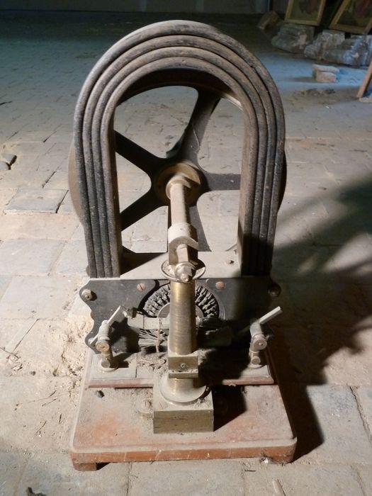 lycée Jean-Giraudoux : générateur électrique continu dit machine de Gramme, vue générale - © Ministère de la Culture (France), Conservation des antiquités et des objets d'art de l'Indre, tous droits réservés 