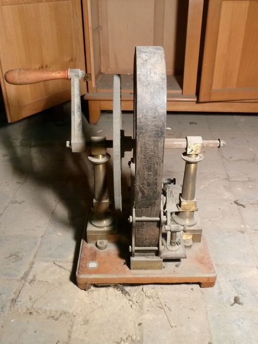 lycée Jean-Giraudoux : générateur électrique continu dit machine de Gramme, vue générale - © Ministère de la Culture (France), Conservation des antiquités et des objets d'art de l'Indre, tous droits réservés 