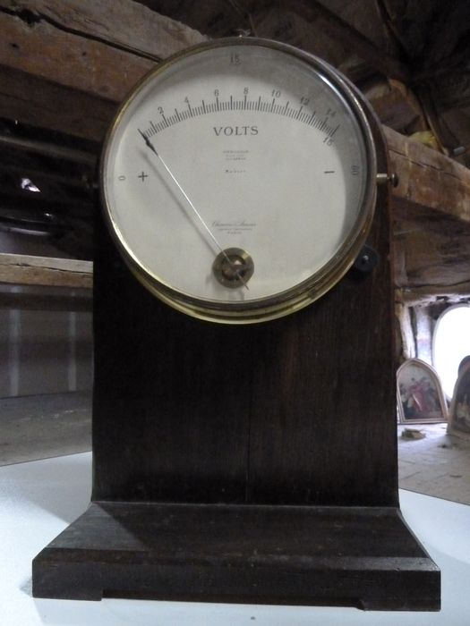 instrument de mesure de forces électromotrices (voltmètre apériodique), vue générale - © Ministère de la Culture (France), Conservation des antiquités et des objets d'art de l'Indre, tous droits réservés 