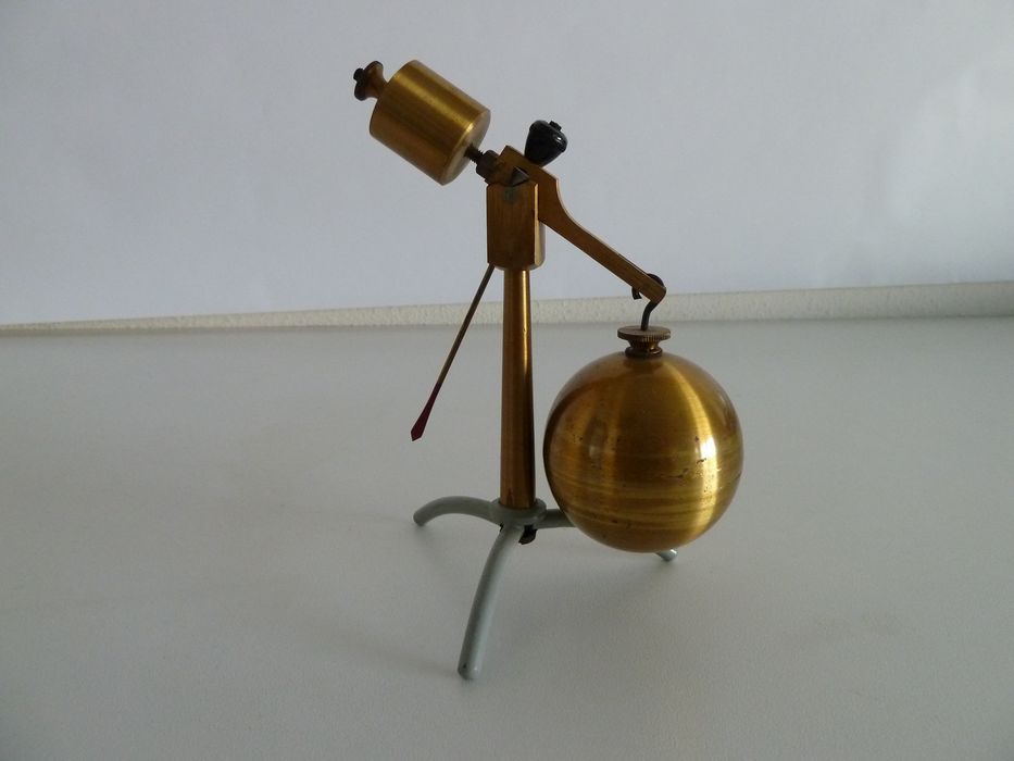 instrument de démonstration en mécanique des fluides (baroscope), vue générale - © Ministère de la Culture (France), Conservation des antiquités et des objets d'art de l'Indre, tous droits réservés 