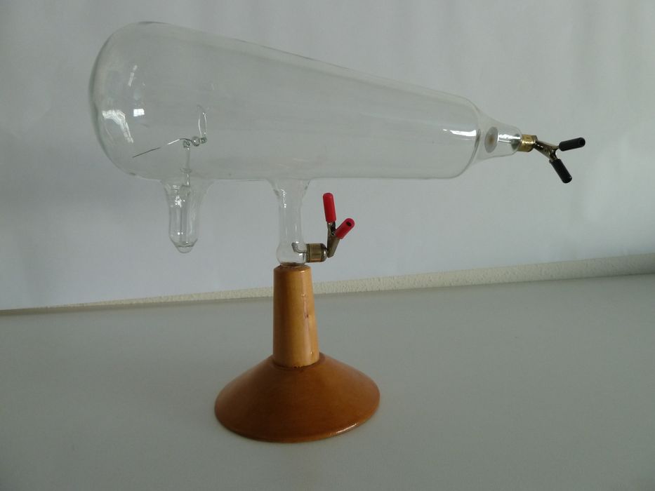 instrument de démonstration en électrodynamique dit tube de Crookes (n°2), vue générale - © Ministère de la Culture (France), Conservation des antiquités et des objets d'art de l'Indre, tous droits réservés 