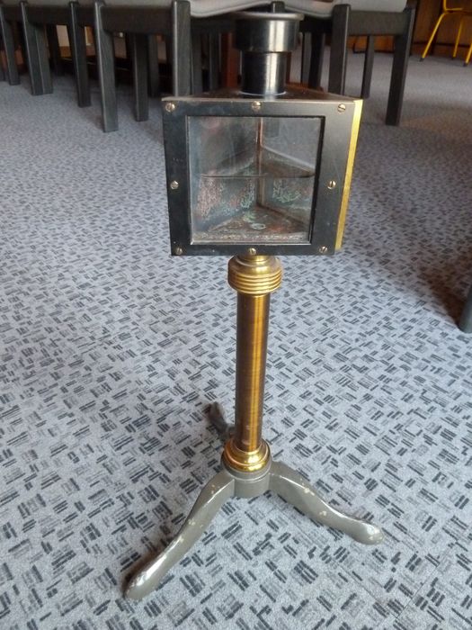 instrument de démonstration en optique (prisme), vue générale - © Ministère de la Culture (France), Conservation des antiquités et des objets d'art de l'Indre, tous droits réservés 