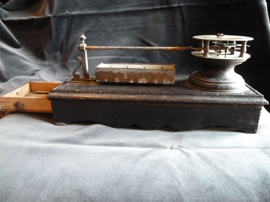 thermomètre (pyromètre à levier), vue générale - © Ministère de la Culture (France), Conservation des antiquités et des objets d'art de l'Indre, tous droits réservés 