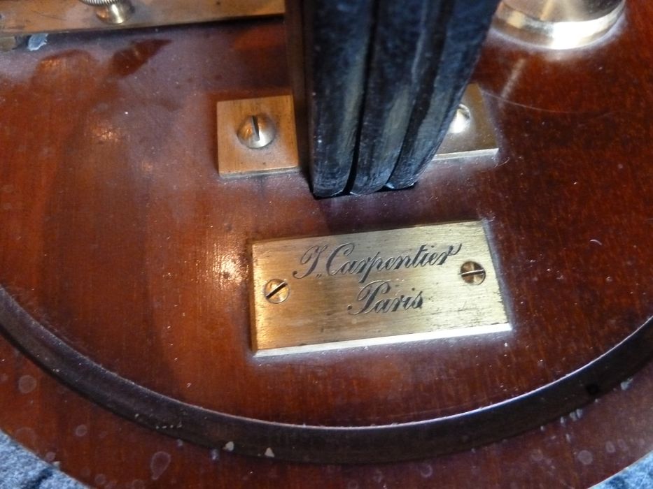instrument de mesure de forces électromotrices (galvanomètre) Deprez et d'Arsonval, détail - © Ministère de la Culture (France), Conservation des antiquités et des objets d'art de l'Indre, tous droits réservés 