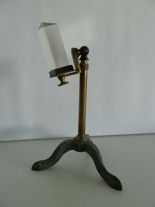 instrument de démonstration en optique (prisme) dit de Newton, vue générale - © Ministère de la Culture (France), Conservation des antiquités et des objets d'art de l'Indre – Tous droits réservés 