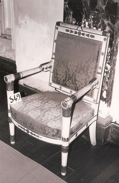 château : fauteuil style retour d'Egypte, vue générale