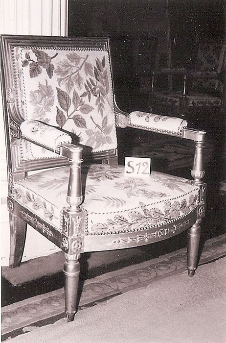 château : fauteuil, style Empire, vue générale