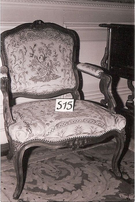 château : fauteuil, vue générale