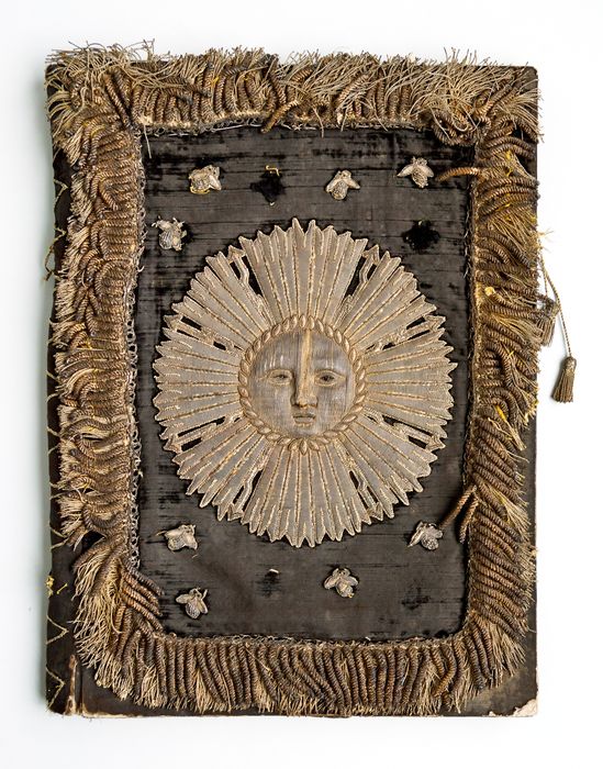 Portefeuille à décor de soleil et de semis d'abeilles et à la couronne impériale