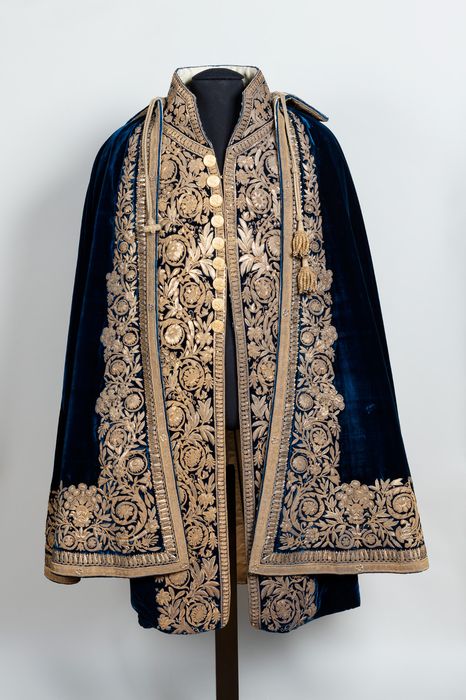 costume (cape et redingote) du sacre de Charles X, vue générale