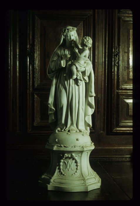 statue : Vierge à l'Enfant