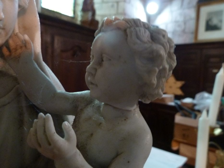 statue : Vierge à l'Enfant, détail de l'Enfant