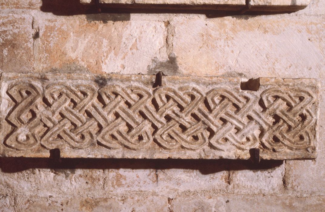 linteau (fragment) - © Ministère de la Culture (France), Conservation des antiquités et des objets d'art de l'Indre, tous droits réservés 