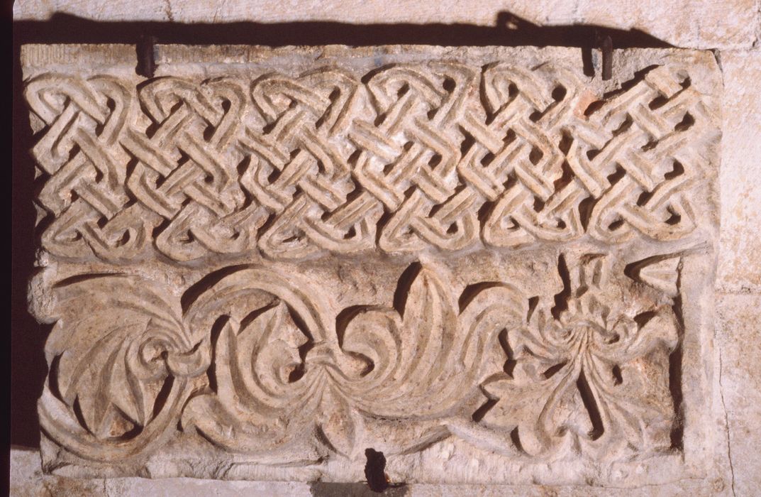 linteau (fragment) - © Ministère de la Culture (France), Conservation des antiquités et des objets d'art de l'Indre – Tous droits réservés 