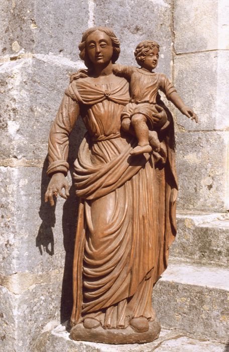 statue : Vierge à l'Enfant