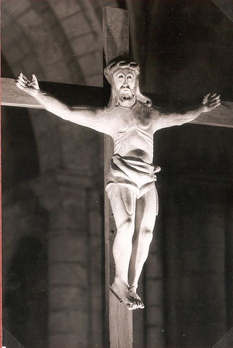 statue : Christ en croix