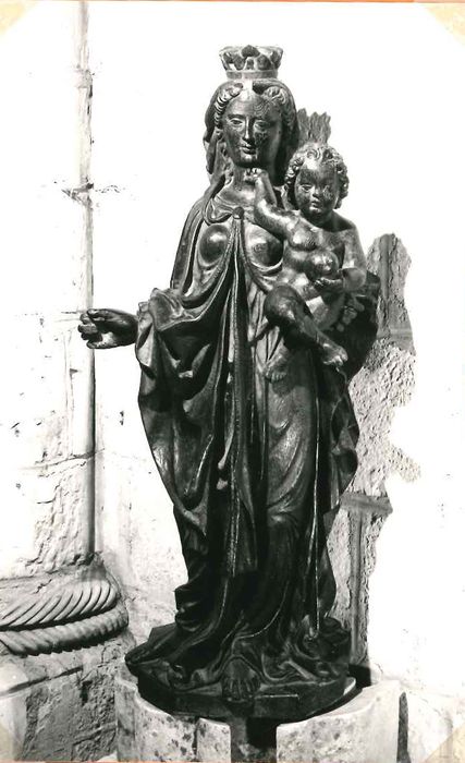 statue : Vierge à l'Enfant