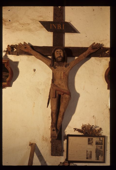 Statue : Christ en croix