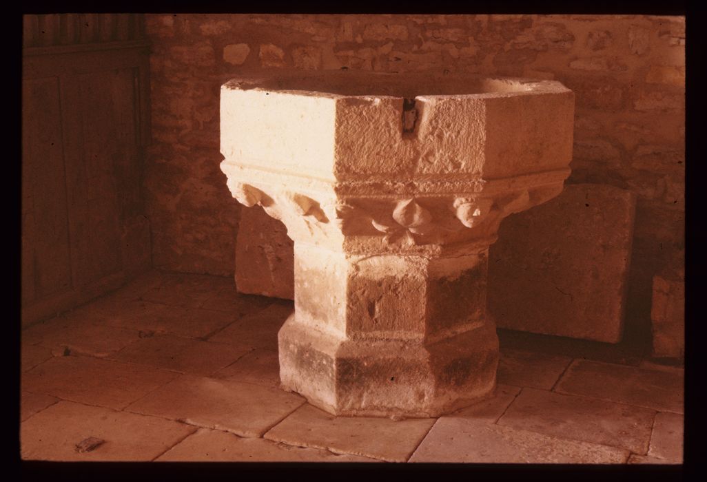 église Saint-Martin : fonts baptismaux