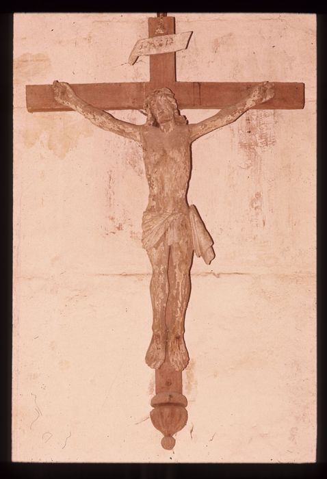 Statue : Christ en croix