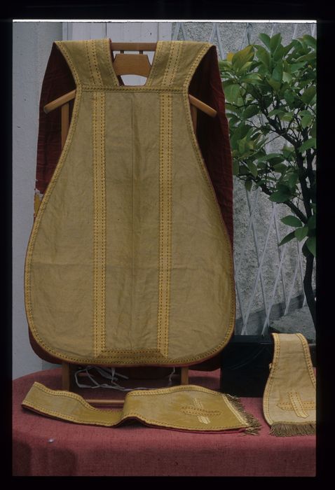 chasuble, étole, manipule, voile de calice - © Ministère de la Culture (France), Conservation des antiquités et des objets d'art de l'Indre, tous droits réservés 