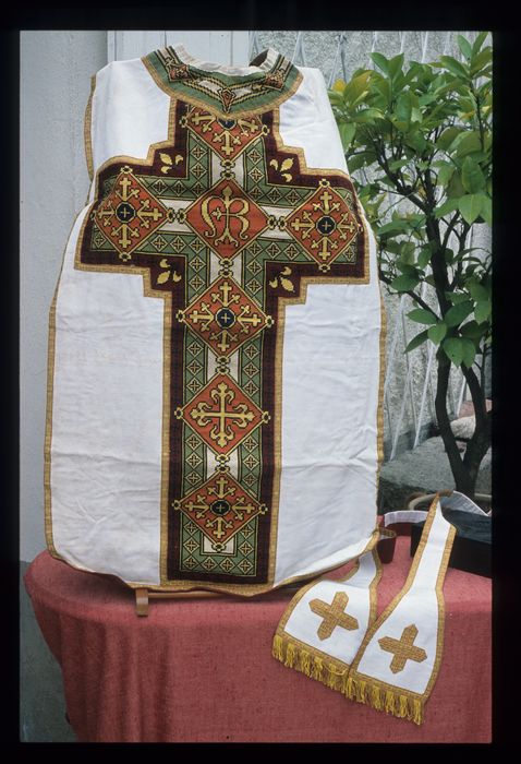 chasuble et étole (ornement blanc) - © Ministère de la Culture (France), Conservation des antiquités et des objets d'art de l'Indre, tous droits réservés 