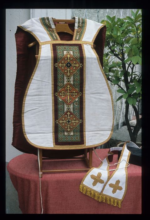 chasuble et étole (ornement blanc) - © Ministère de la Culture (France), Conservation des antiquités et des objets d'art de l'Indre – Tous droits réservés 