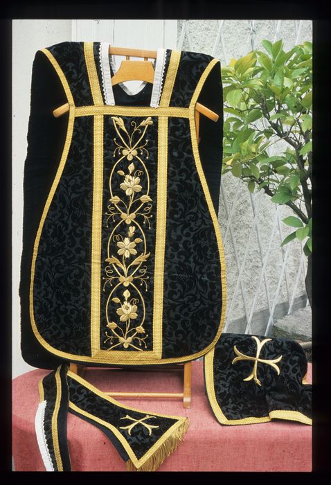 chasuble, étole et voile de calice (ornement noir) - © Ministère de la Culture (France), Conservation des antiquités et des objets d'art de l'Indre, tous droits réservés 