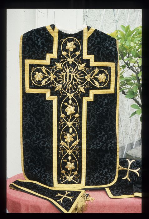 chasuble, étole et voile de calice (ornement noir) - © Ministère de la Culture (France), Conservation des antiquités et des objets d'art de l'Indre, tous droits réservés 