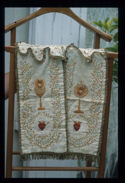 presbytère : garniture de dais de procession (dais du Saint Sacrement) - © Ministère de la Culture (France), Conservation des antiquités et des objets d'art de l'Indre, tous droits réservés 