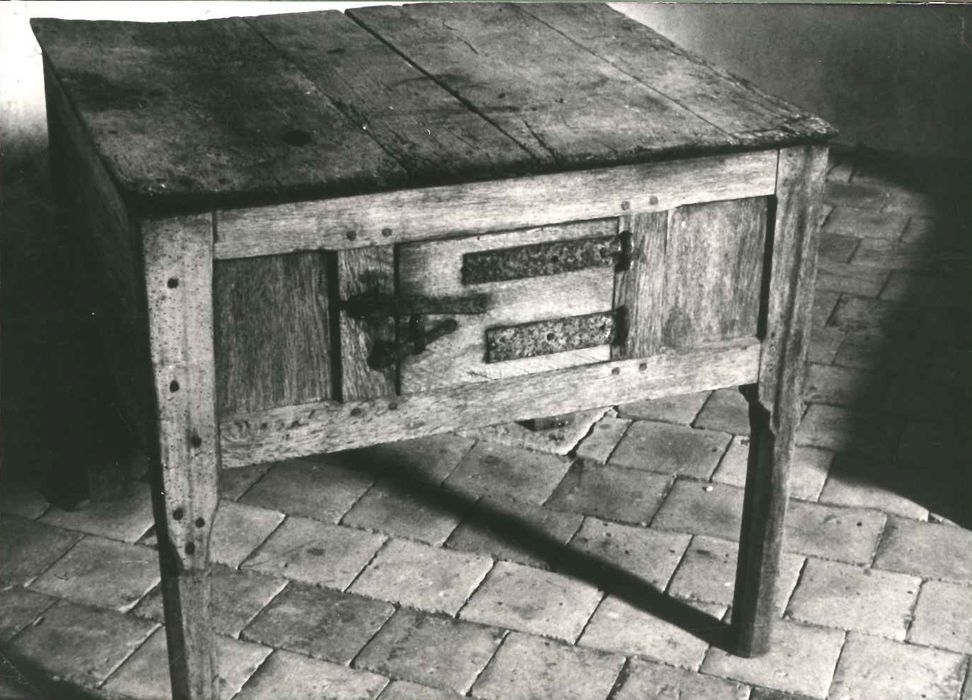 table - © Ministère de la Culture (France), Conservation des antiquités et des objets d'art de l'Indre, tous droits réservés 