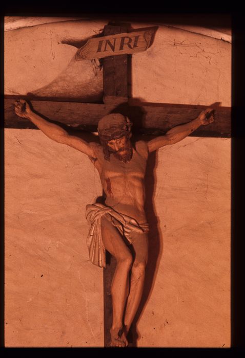 statue : Christ en croix