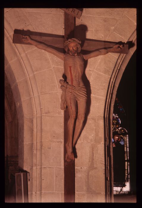 statue : Christ en croix