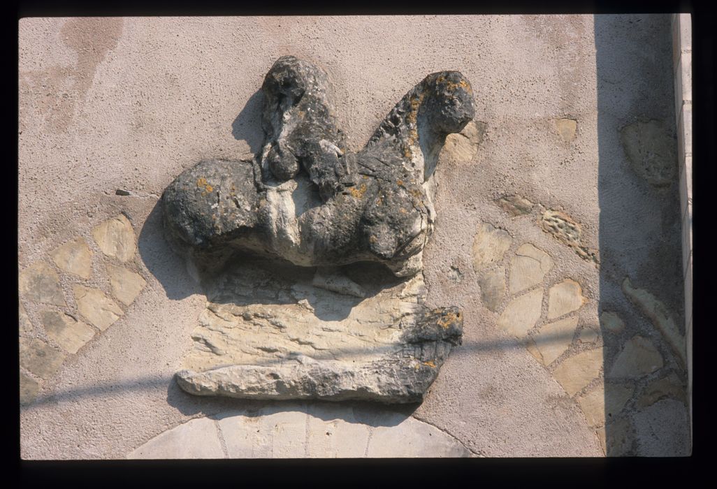 statue équestre : Cavalier Constantin, vue en situation - © Ministère de la Culture (France), Conservation des antiquités et des objets d'art de l'Indre – Tous droits réservés 