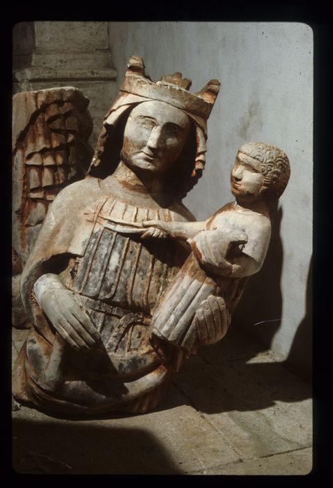 Statue (fragments) : Vierge à l'Enfant