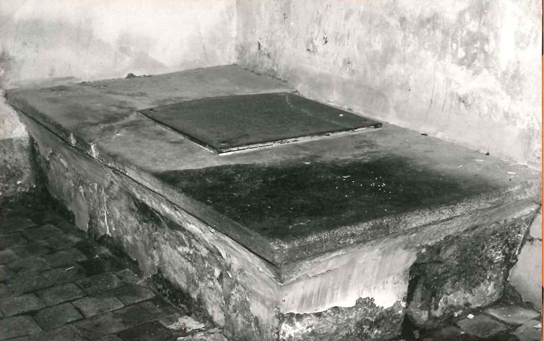 tombeau et inscription funéraire de Jean de Bourbon
